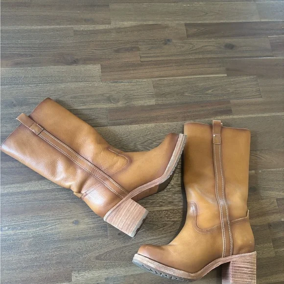 Chic Tan Heeled Boots - Picture 7 of 7